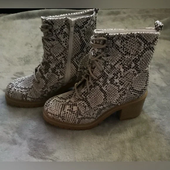 Faux Snakeskin Lace Up Combat Like Boots New in Box by Sonoma Goods for Life - Picture 11 of 12